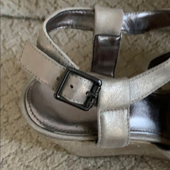 Shoes - Picture 3 of 7